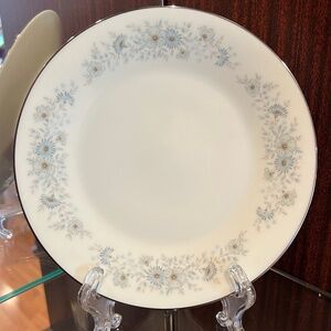 Noritake Inverness Porcelain Salad Plate(s) Blue Flowers Motif Set of 4